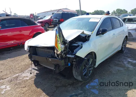 2021 Kia Forte Gt-Line z USA, uszkodzony, nr VIN 3KPF34AD6ME367363